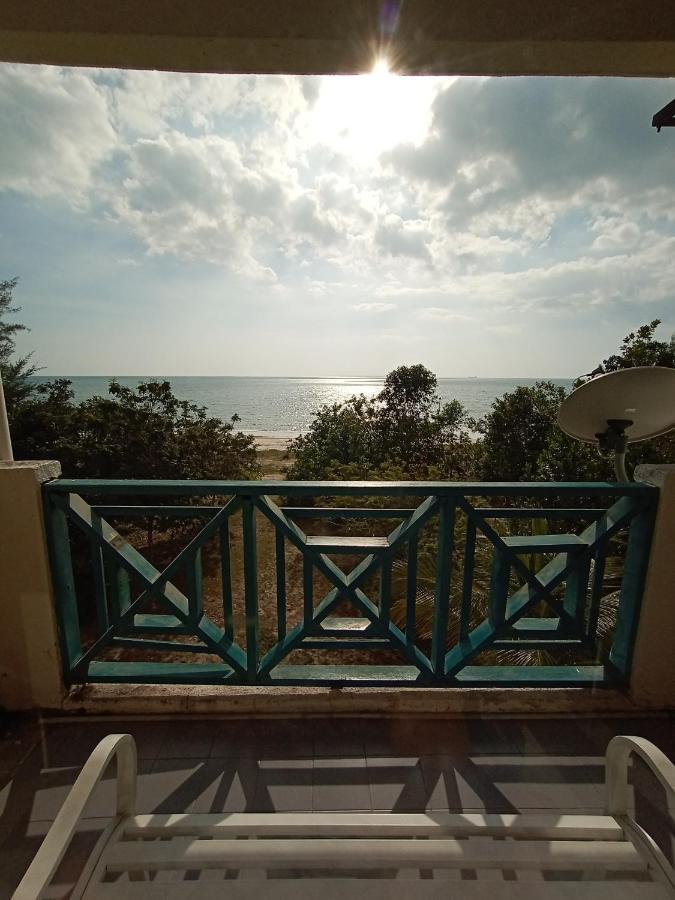 Apartment Islam Bayu Beach Pd Port Dickson Exterior photo